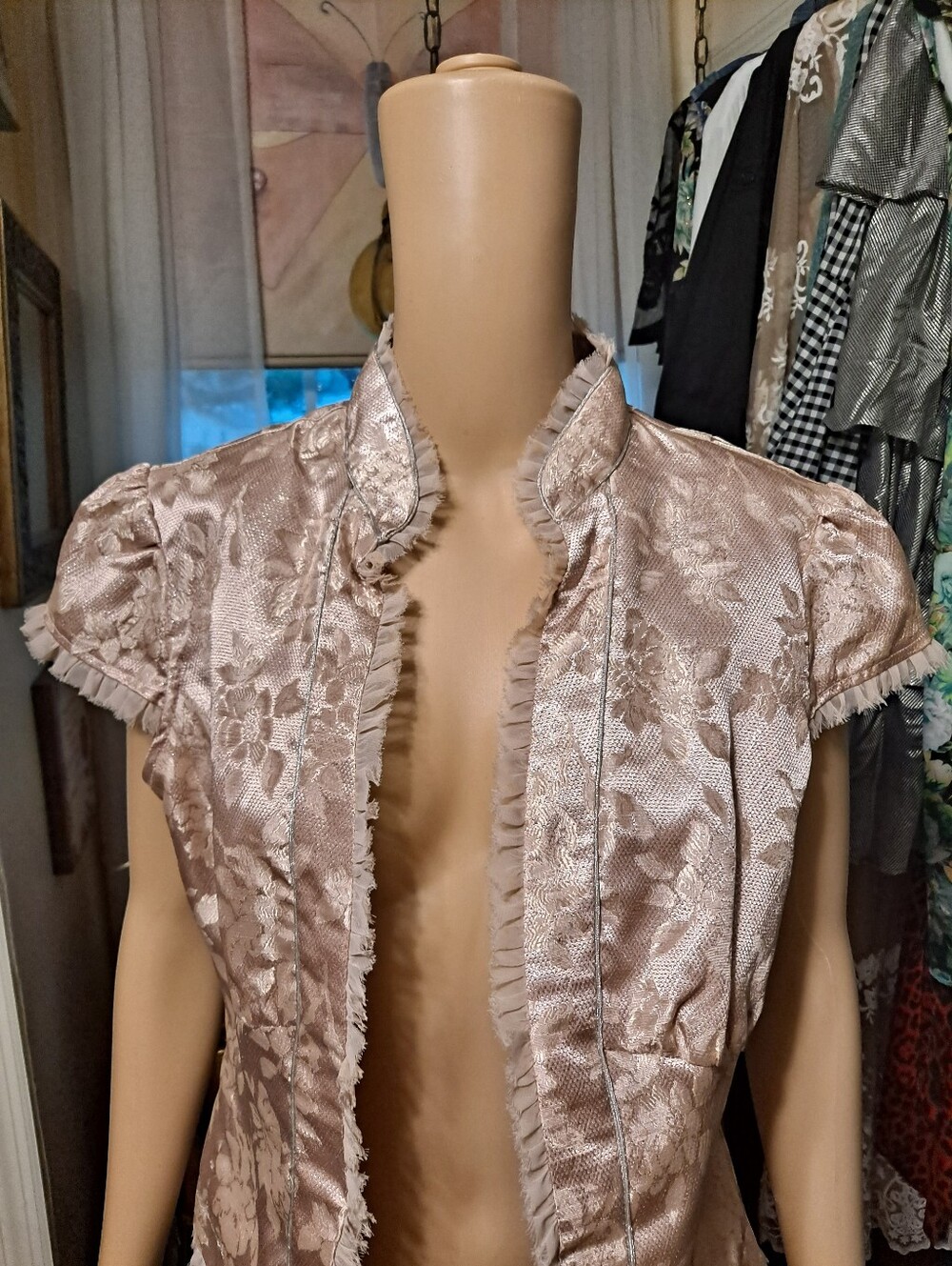 Bisou Bisou Feminine Short Sleeve Lace-Pattern Satin Bolero Jacket in Blush - Picture 7 of 15